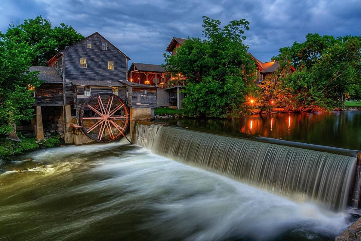 A Stones Throw, You Get 1089 Free Attraction Tickets Per Paid Day, Dollywood And Much More! Пиджен-Фордж Экстерьер фото