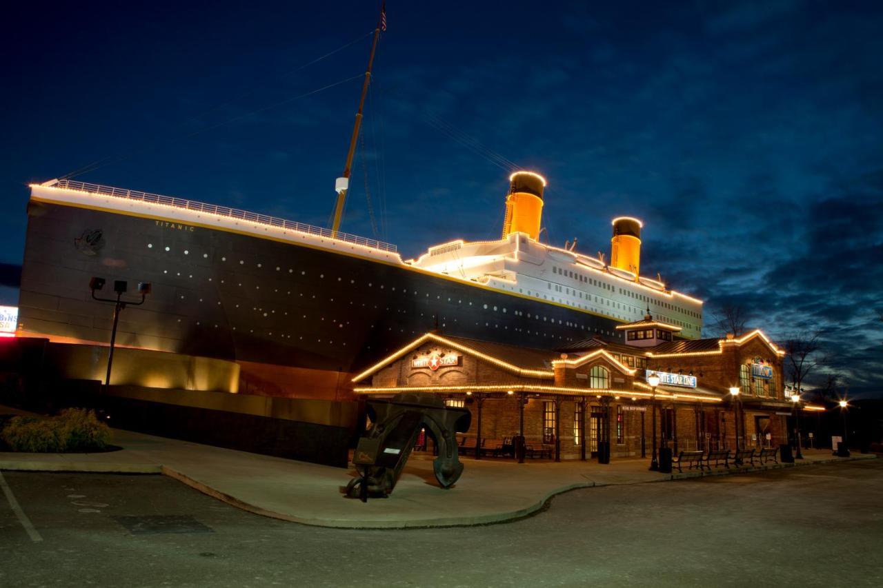 A Stones Throw, You Get 1089 Free Attraction Tickets Per Paid Day, Dollywood And Much More! Пиджен-Фордж Экстерьер фото