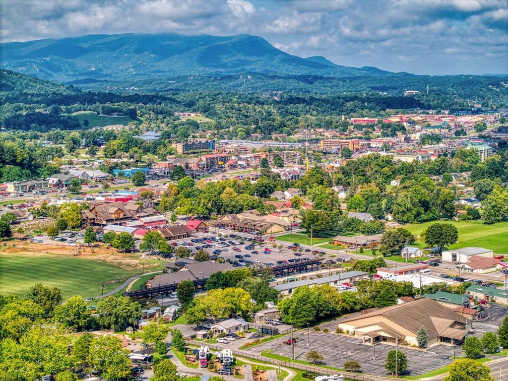 A Stones Throw, You Get 1089 Free Attraction Tickets Per Paid Day, Dollywood And Much More! Пиджен-Фордж Экстерьер фото