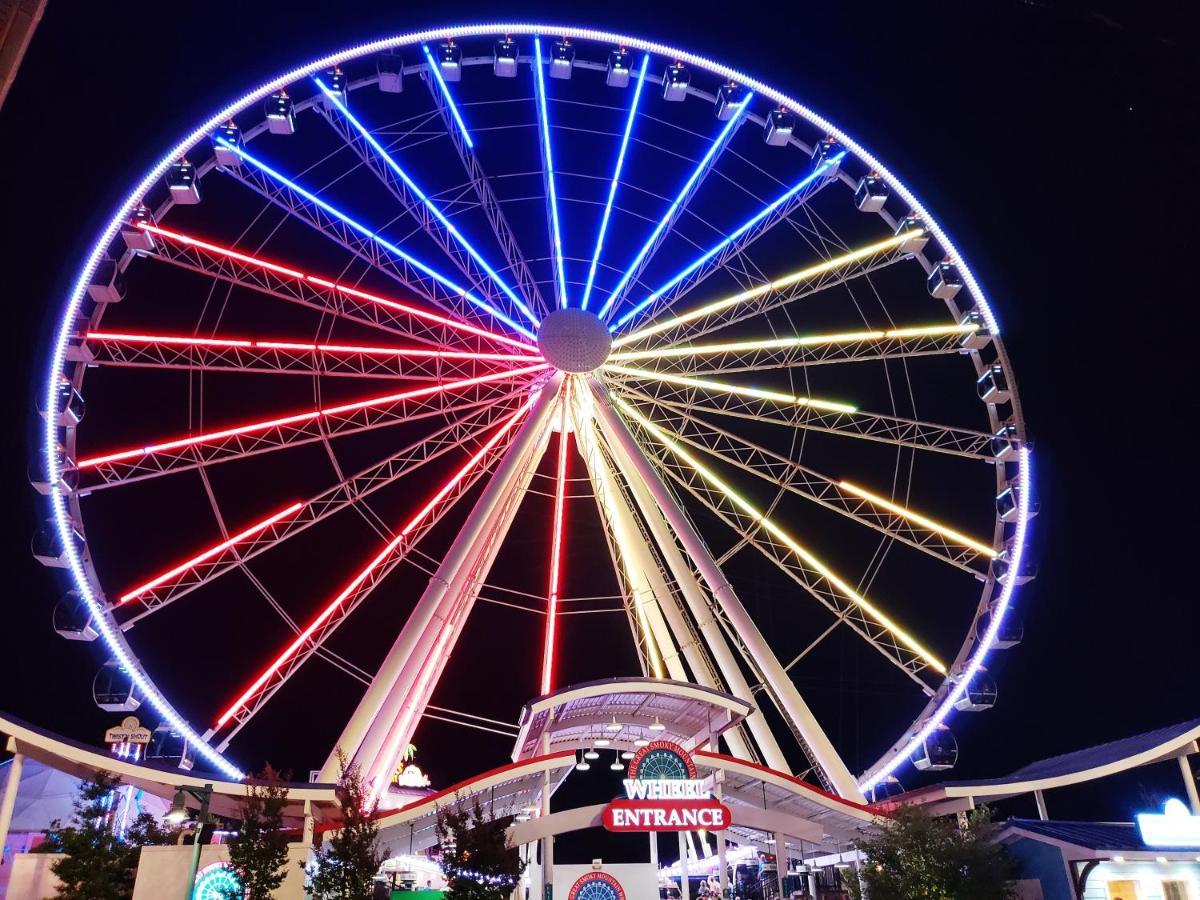 A Stones Throw, You Get 1089 Free Attraction Tickets Per Paid Day, Dollywood And Much More! Пиджен-Фордж Экстерьер фото